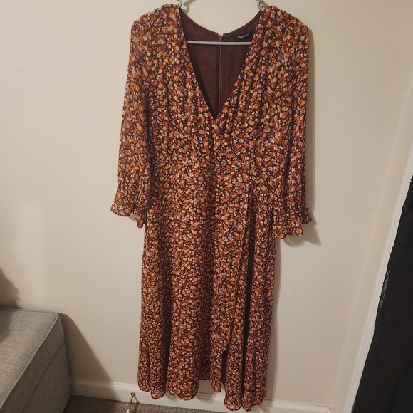 Madewell Longsleeve Cross Over Midi Dress in Clipdot Spring Prairie. - Picture 2 of 11